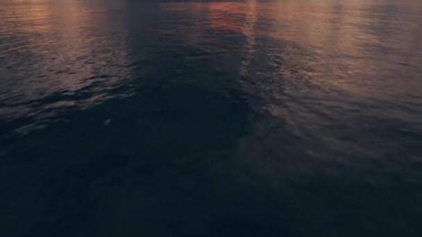 Vuelo Sobre Mar Atardecer Con Transición Cielo Envuelto Llamas Vuelo — Vídeos de Stock