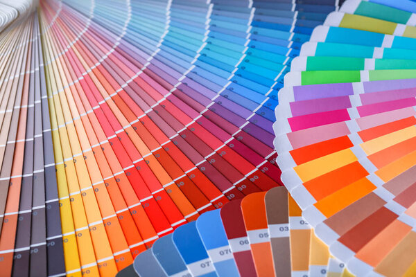 Color wheel for choosing paint tone