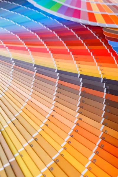 Boya sesi seçmek için renk tekerleği