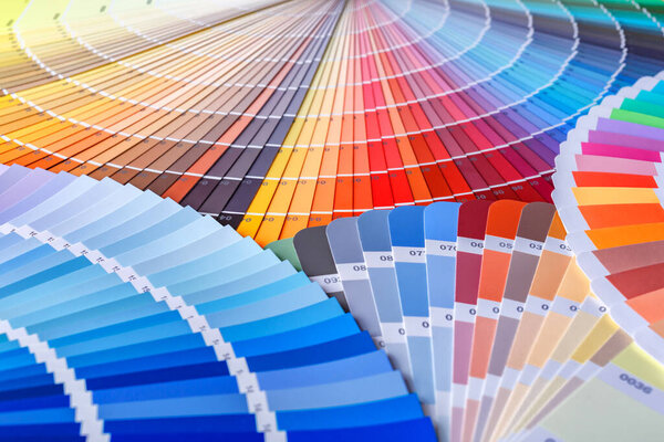 Color wheel for choosing paint tone