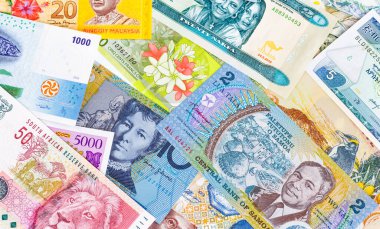 Farklı ülkelerin kağıt paralarından elde edilen arka plan. Masaüstü duvar kağıtları için finansal ekonomi arka planı. Para dokusu. Bir tomar para. Zenginlik, kâr, iş, finans kavramı.