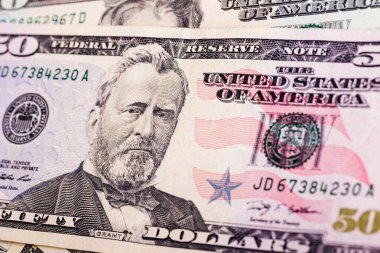 Tasarım amaçlı 50 Amerikan dolarının bir parçası. Çeşitli Amerikan banknotlarının kapanışı. Amerikan para birimi.Bonistik.