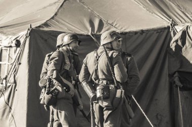 19 Ekim 2008, Kiev, Ukrayna. Dövüş gösterileri, 2. Dünya Savaşı. Wehrmacht - Alman ordusu askerleri ve makineleri.