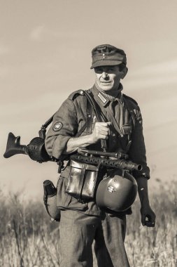 19 Ekim 2008, Kiev, Ukrayna. Dövüş gösterileri, 2. Dünya Savaşı. Wehrmacht - Alman ordusu askerleri ve makineleri.