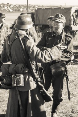 19 Ekim 2008, Kiev, Ukrayna. Dövüş gösterileri, 2. Dünya Savaşı. Wehrmacht - Alman ordusu askerleri ve makineleri.