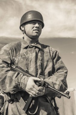 19 Ekim 2008, Kiev, Ukrayna. Dövüş gösterileri, 2. Dünya Savaşı. Wehrmacht - Alman ordusu askerleri ve makineleri.