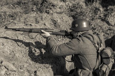 1 Ekim 2006, Kiev, Ukrayna. Dövüş gösterileri, 2. Dünya Savaşı. Wehrmacht - Alman ordusu askerleri ve makineleri.