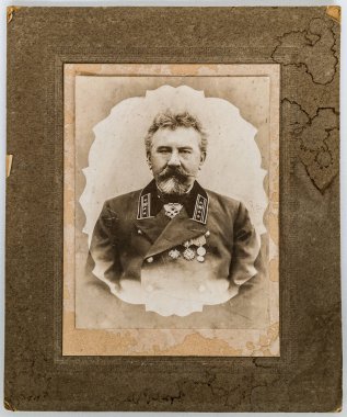 RUSSIA - CIRCA 1900: Rus İmparatorluğu 'ndan St. Anne ve St. Stanislav Tarikatı' ndan bir yetkilinin klasik fotoğrafı. Fotoğraf stüdyosunda çekilmiş. Rus İmparatorluğu 1900
