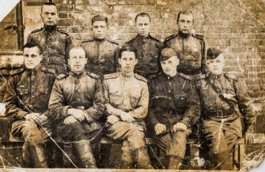 SSCB - CIRCA 1946: Eski fotoğraf, kırmızı komutanlar ve madalyalı askerlerin toplu portresi, Mart 1946