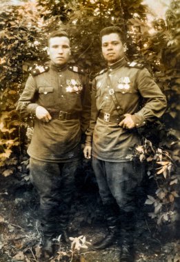 SSCB - CIRCA 1946: Eski fotoğraf, kırmızı komutanlar ve madalyalı askerlerin toplu portresi, Mart 1946