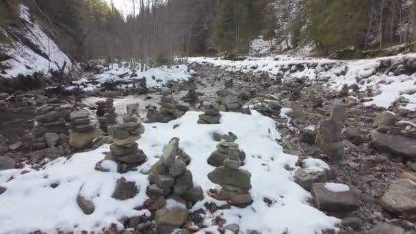 Steinstrukturen Land Art Pyramiden Tal Des Flusses Schenez Ukraine Karpaten — Stockvideo