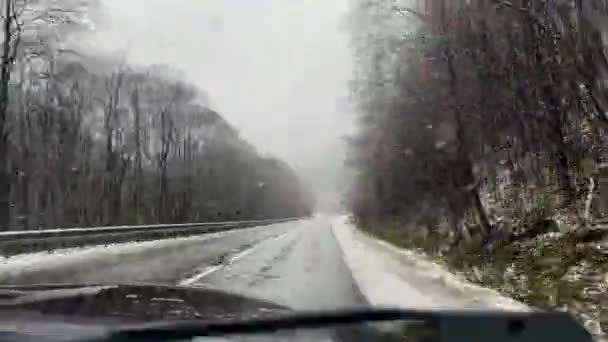 Ucrânia Cárpatos Inverno Nevado Transcarpathia Velocidade Carro Voltas Montanha Como — Vídeo de Stock