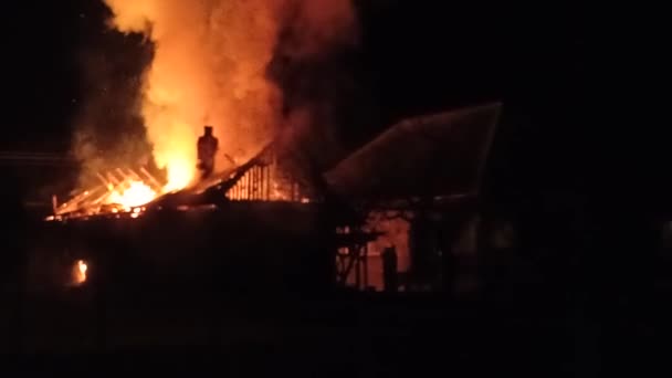 Carpazi Ucraina Disastro Improvviso Notte Una Casa Rurale Preso Fuoco — Video Stock