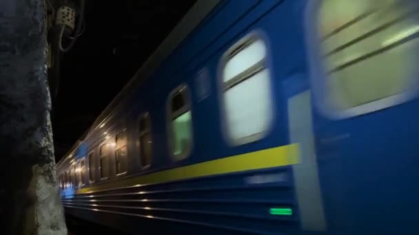 Karpatech Tatrách Alpách Projíždí Vlak Velkou Rychlostí Řevem Kolejnice Pražce — Stock video