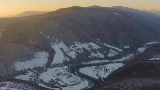 Widok Lotu Ptaka Malowniczego Alpejskiego Krajobrazu Zimie Zachodem Słońca Dron — Wideo stockowe
