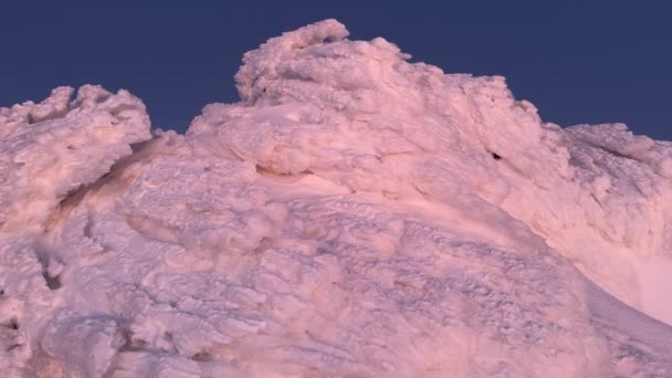 Μια Χιονοθύελλα Και Παγετός Μετέτρεψαν Ψηλά Καρπάθια Υπέροχες Σκηνές Φαντασίας — Αρχείο Βίντεο