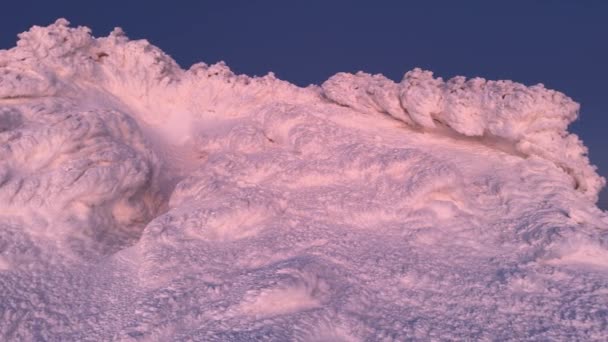 Kar Fırtınası Don Yüksek Dağdaki Karpatları Muhteşem Fantezi Sahnelerine Dönüştürdü — Stok video