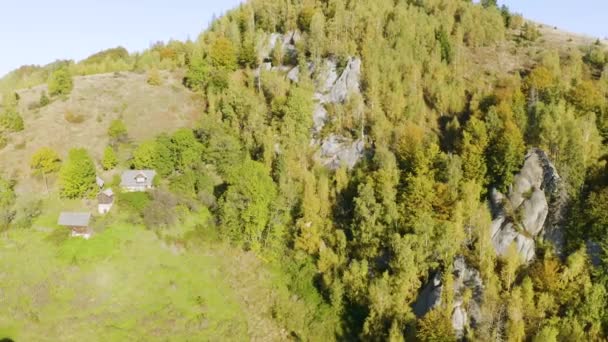 Sonbaharda Karpatlar Ukrayna Daki Kuş Bakışı Görüntüsü Dağ Yamaçlarına Evlere — Stok video