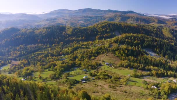 Sonbaharda Karpatlar Ukrayna Daki Kuş Bakışı Görüntüsü Hutsul Dağcılarının Evleri — Stok video