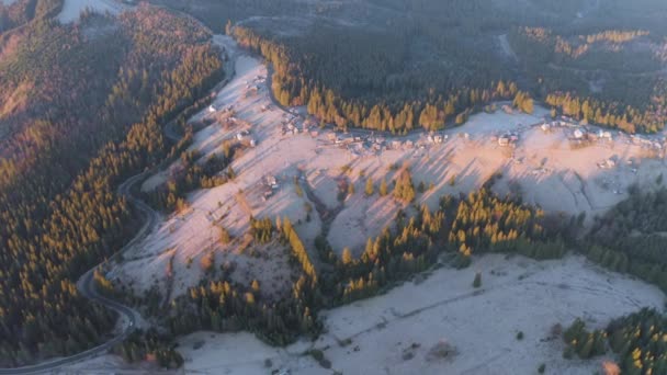 Trecător Montan Apropierea Satului Krivopole Verkhovyna Vorokhta Ferma Casele Alpiniștilor — Videoclip de stoc
