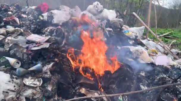 Ukrajina Mukačevo Dubna 2024 Místní Obyvatelé Karpat Nemají Přístup Recyklaci — Stock video