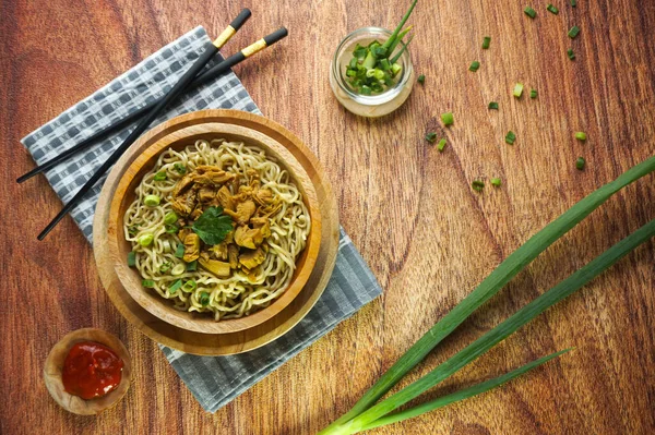 Noodles Chicken Στην Ινδονησία Είναι Γνωστή Mie Ayam Σερβίρεται Πράσινη — Φωτογραφία Αρχείου