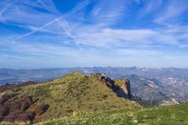 Güney Fransa 'da dağ zirveleri Les 3 Becs Valle de la Drome-Diois' de Alpes Alpes bölgesinde