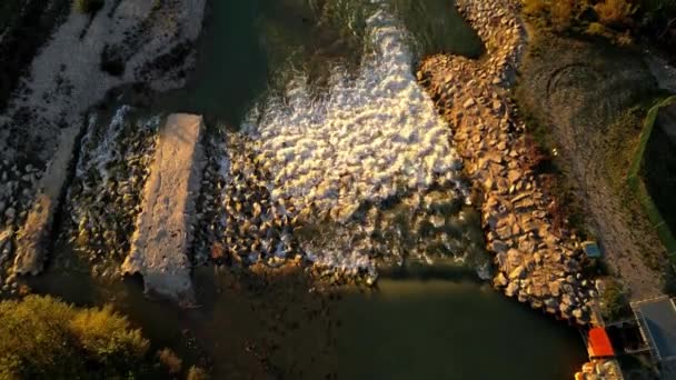Krásný Vodopád Řece Drome Tvořený Velkých Kamenů Hornaté Oblasti Vodopád — Stock video
