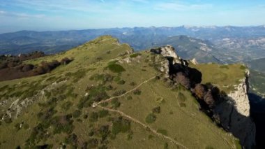 Güney Fransa 'da dağ zirveleri Les 3 Becs Valle de la Drme-Diois' de Alpes Alpes bölgesinde
