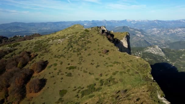 法国南部高山地区德拉德梅 迪奥瓦山谷的Les Becs山峰 — 图库视频影像