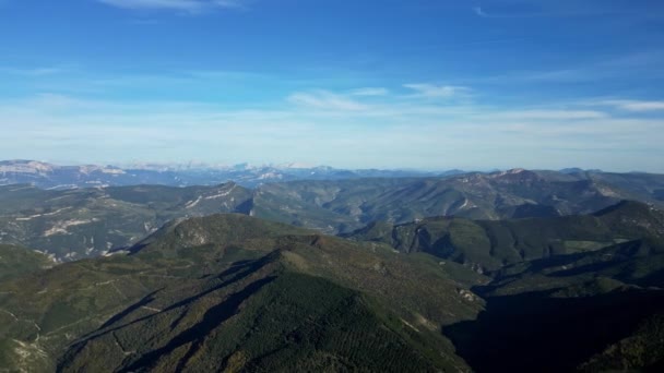 从Veyou上校看法国南部阿尔卑斯山全景 Rhne Alpes地区Valle Drme Diois的Les Trois Becs山脉 — 图库视频影像