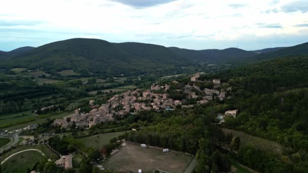Madártávlat Franciaország Egyik Legszebb Kisvárosára Mirmande Dél Franciaországban Rhones Alpokban — Stock videók