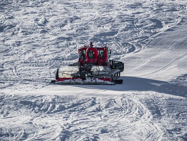 Huez França Abril 2023 Snowcat Ratrack Pistenbully Máquina Para Preparação — Fotografia de Stock