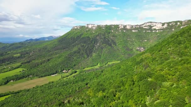 法国乡村 法国Vercors Marly Hills Valley Val Drome高地树木覆盖的山坡全景无人驾驶飞机图像 — 图库视频影像