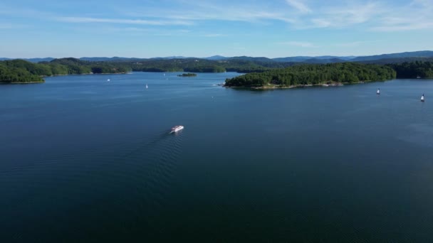 Veleiros Flutuantes Navios Passageiros Que Transportam Pessoas Lago Solina Nas — Vídeo de Stock