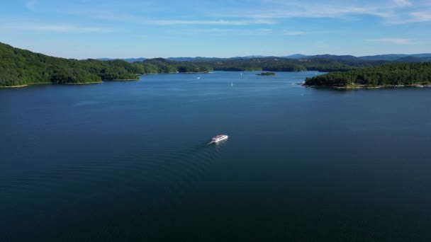 Veleiros Flutuantes Navios Passageiros Que Transportam Pessoas Lago Solina Nas — Vídeo de Stock