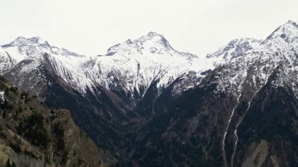 Vista Panoramica Sulle Montagne Circostanti Dalla Stazione Sciistica Les Deux — Video Stock