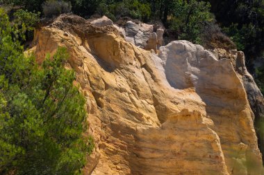 Colorado Provencal, Provence, Fransa 'daki Ocher' dan renkli kaya oluşumları