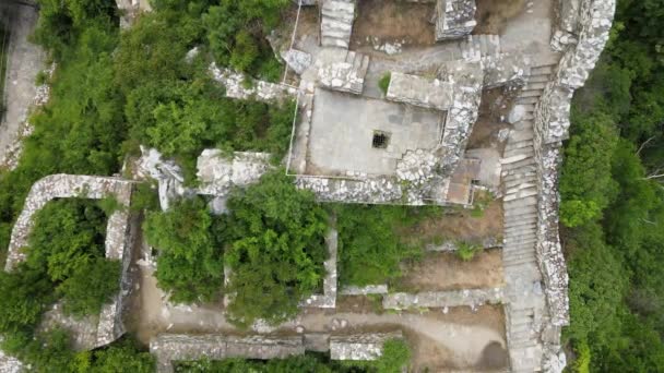 Hava Aracı Bulgar Dağlarındaki Bir Kalenin Görüntülerini Aşağı Çekiyor Eski — Stok video