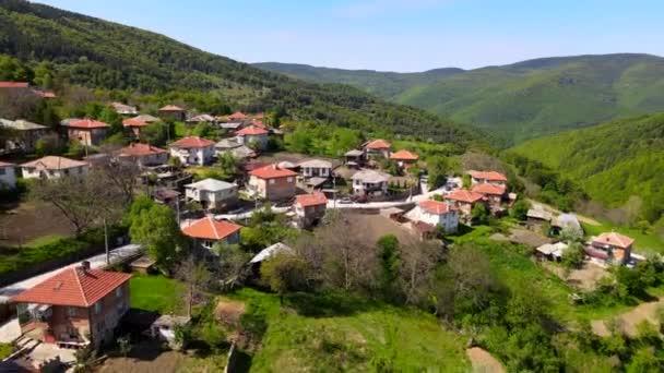 Vista Aérea Del Pueblo Dobralyk Con Casas Auténticas Región Plovdiv — Vídeos de Stock