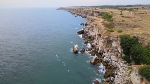 Aerial Drone Felvételek Mozi Azúr Kék Zöld Türkiz Hullámok Bulgáriában — Stock videók