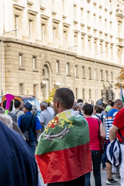 stock image Sofia, Bulgaria-22 September 2020:Demonstrators with the Bulgarian flag during the 76-th day of anti-government protests against corrupt politicians. High quality photo