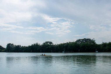 Bulgaristan 'ın Filibe kentinde bir kürek kanalı. Yüksek kalite fotoğraf