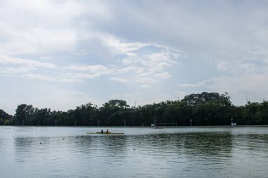 Bulgaristan 'ın Filibe kentinde bir kürek kanalı. Yüksek kalite fotoğraf