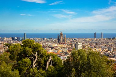 Barselona, İspanya, 23 Ekim. Mimar Antoni Gaudi tarafından tasarlanan Guell Parkı 'ndan Barselona manzarası. Yüksek kalite fotoğraf