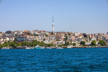 İstanbul İli, Uskdar İlçesi, Boğaz manzarası, Camlica Kulesi, Bakireler Kulesi ve İlahiyat Camisi