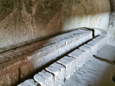 Kayaya oyulmuş Antik Taş Mezar