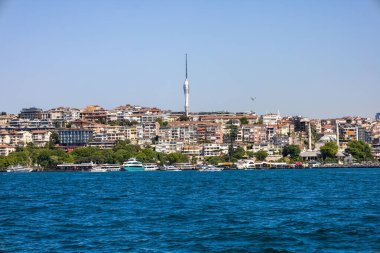 İstanbul İli, Uskdar İlçesi, Boğaz manzarası, Camlica Kulesi, Bakire Kulesi ve İlahiyat Camisi