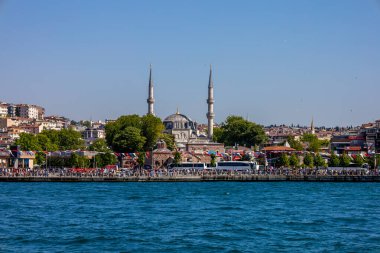 İstanbul, Beyoğlu, Türkiye - 18.05.2024: Uskudar 'daki Validei Cedid Camisi