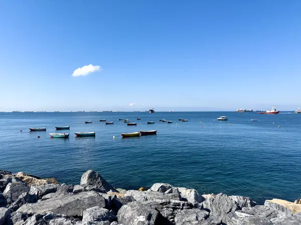 Pendik 'in sularında sakin tekneler